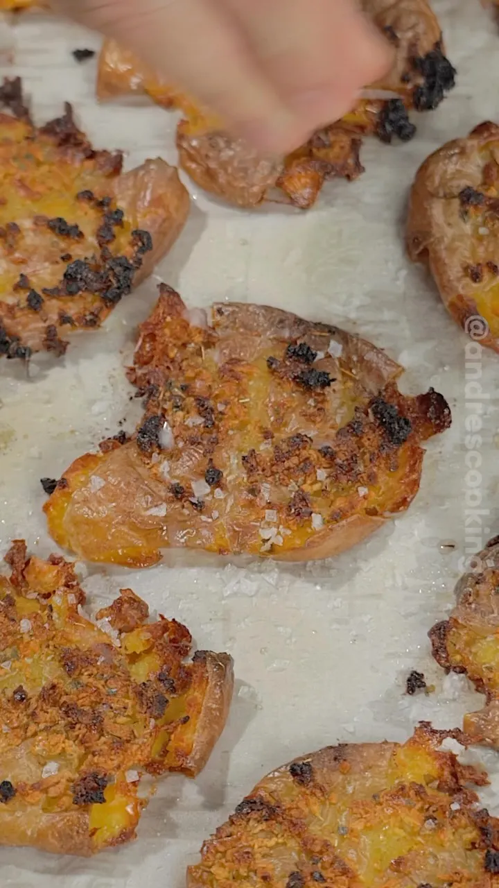 Picture for Papas con Ajo Crujientes [Crispy Garlic Potatoes]