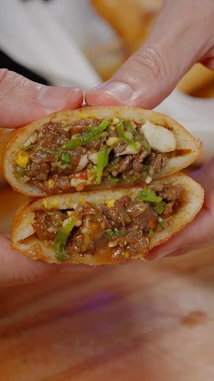 Picture for Empanada Venezolana con relleno Argentino y Salsa de Ajochurri [Venezuelan Empanada with Argentine filling and Ajochurri Sauce]