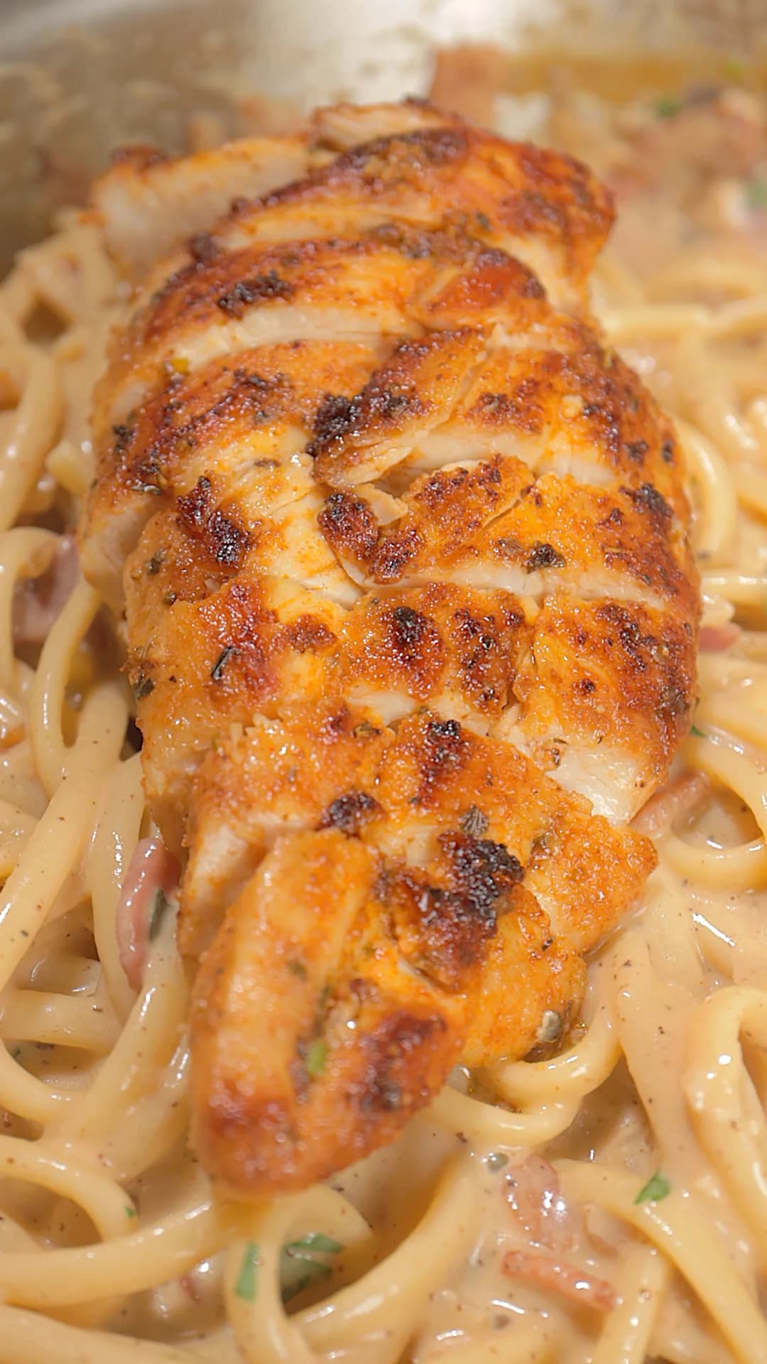 Picture for Pasta con Pollo en Salsa de Tocineta [Pasta with Chicken in Bacon Sauce]